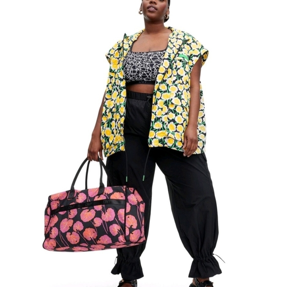 DVF Pink Geranium Leaf Pattern Black Overnight Weekender Travel Bag - Picture 4 of 4